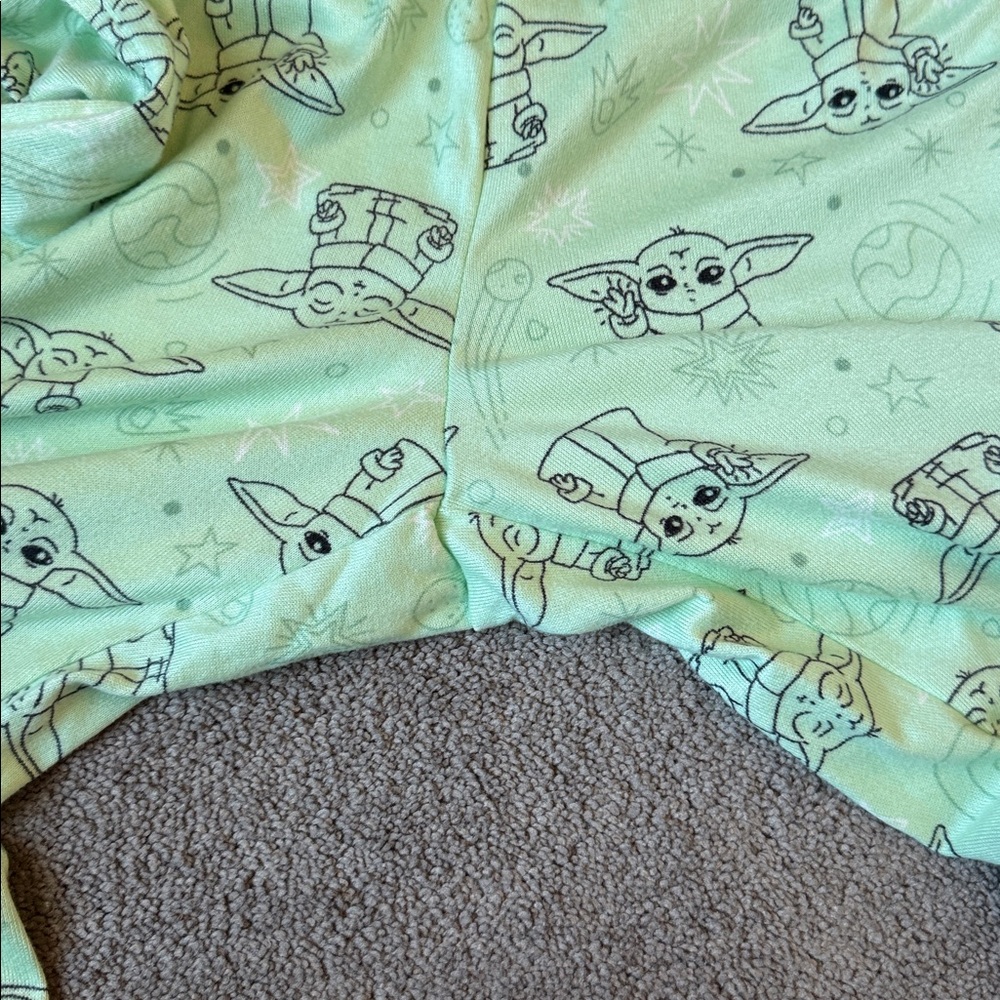 Star Wars Yoda Green "This Is My Good Side" Pajama Set SIZE M - Picture 8 of 8
